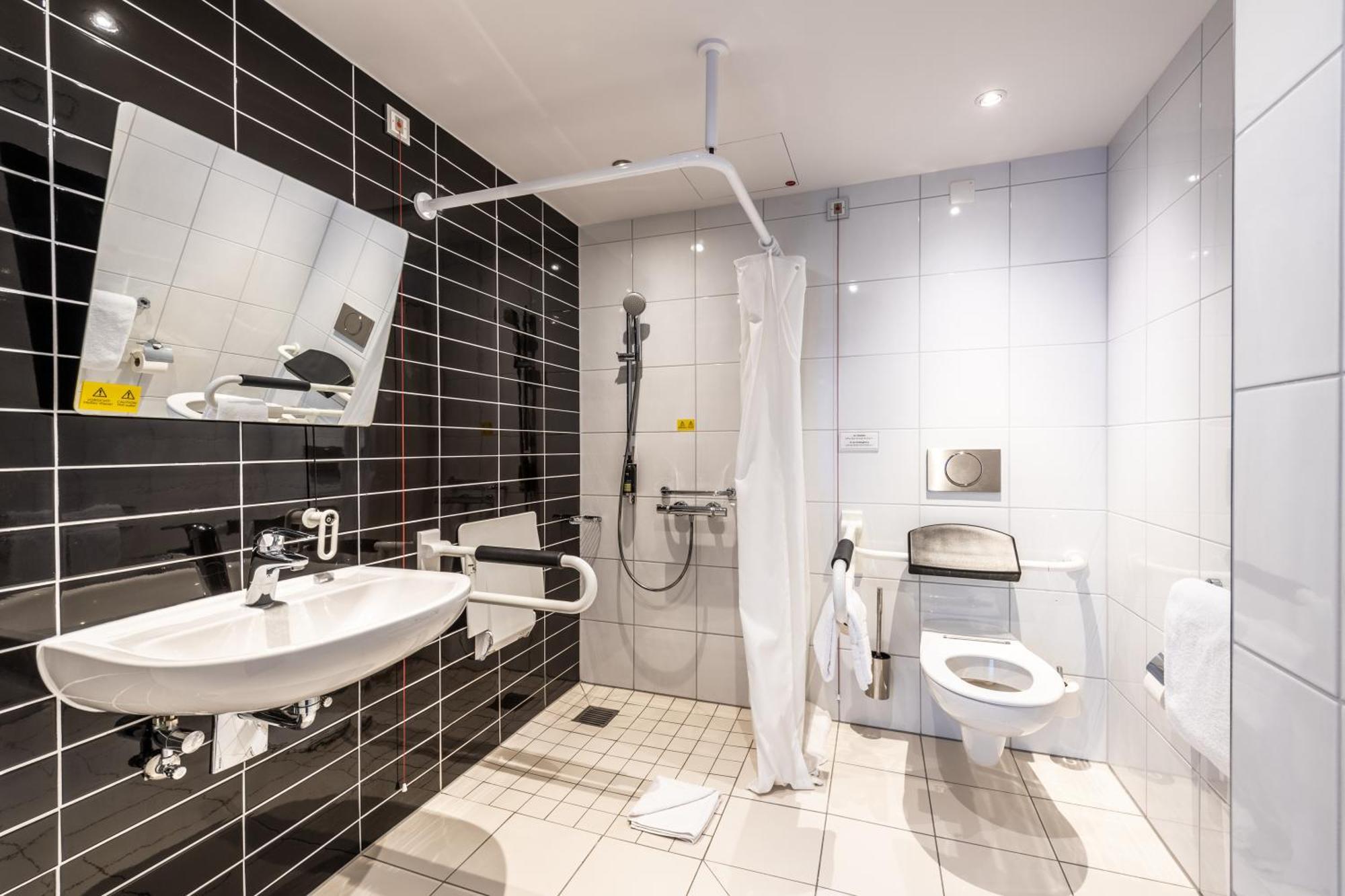 Premier Inn Duesseldorf City Centre 外观 照片